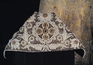 真珠の肩衣 17世紀後半 　皇妃工房 ©Moscow Kremlin Museums