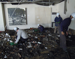 2011年4月21日 陸前高田市立博物館でのレスキュー作業