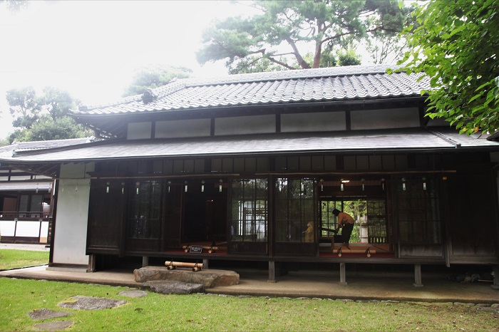 博物館実習「巻子の扱い方」西川家別邸