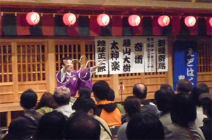 輪を巧みに操る鏡味正二郎さんの画像