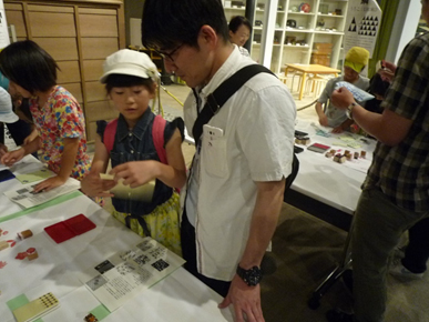 組み合わせを検討している様子の画像