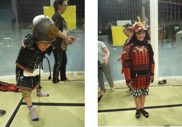 甲冑を着た子供たちの画像