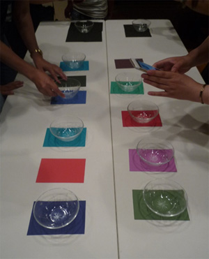 色紙に乗せたボウルの画像