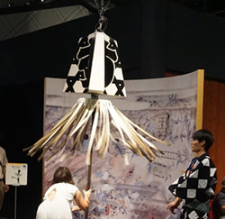 纏を回すお客様の画像